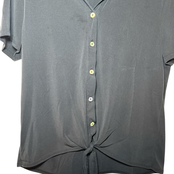 Green Envelope Woman’s Button Down Short Sleeve Blouse in Black Size Small - Picture 6 of 8